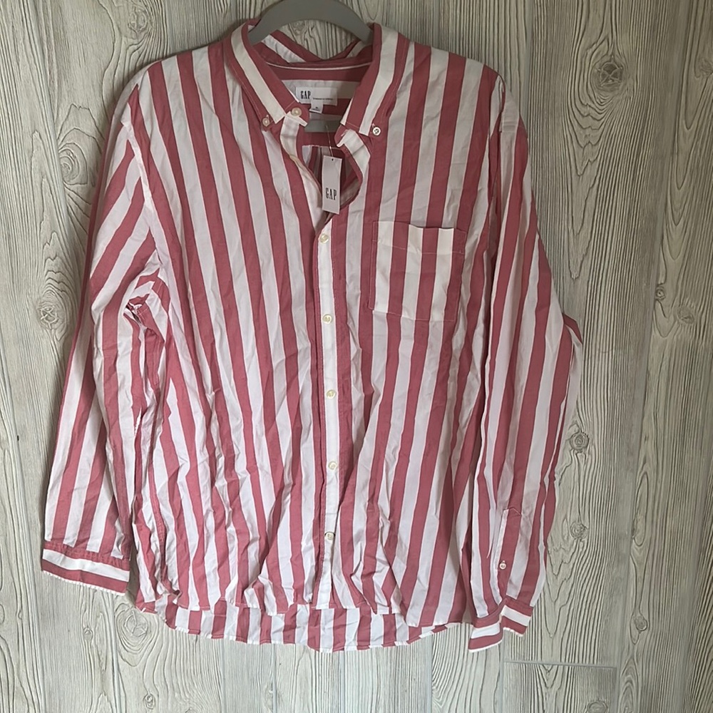 New with tag, XL men’s gap shirt